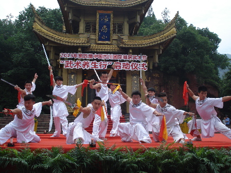 四川旅游出新意 峨眉山武術養(yǎng)生行啟動